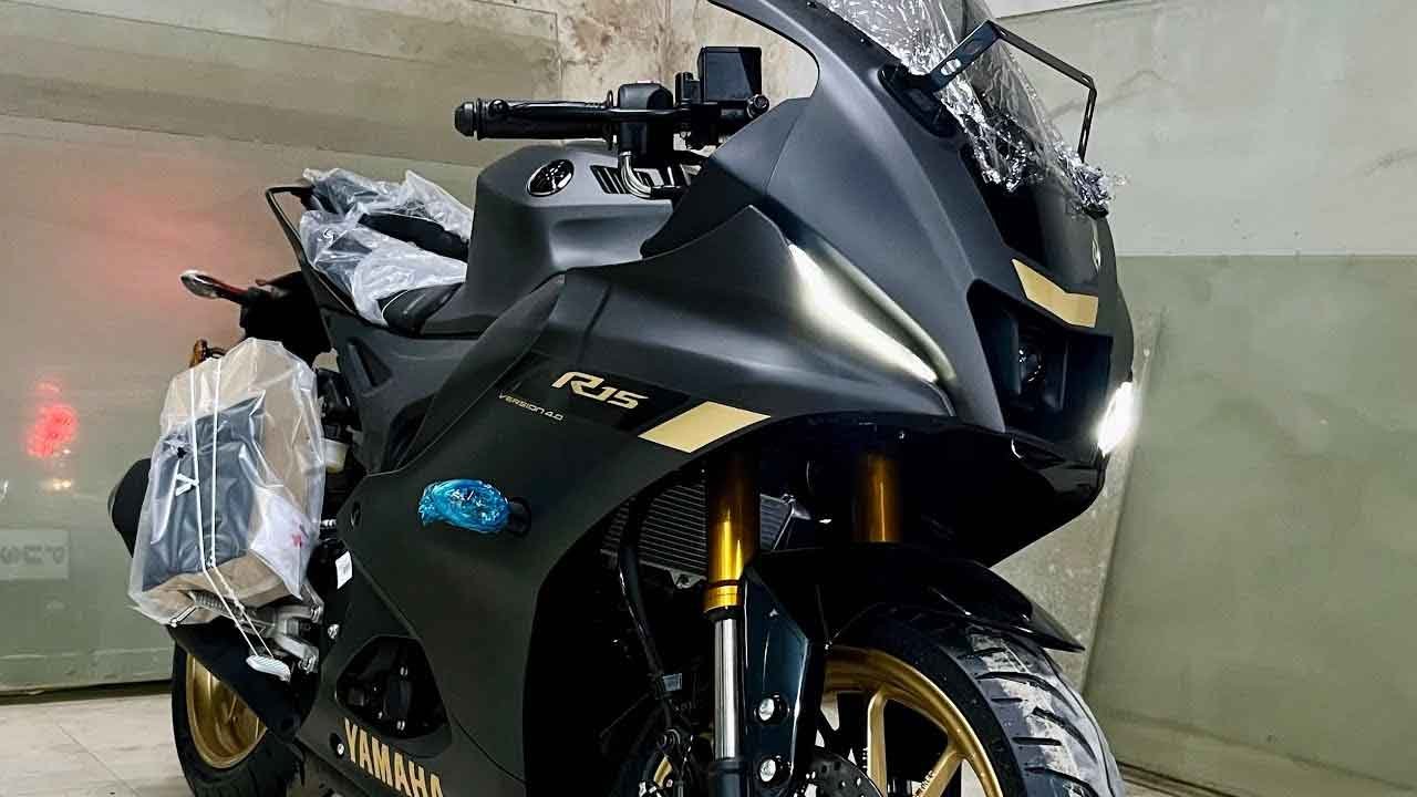 Yamaha R15 V4 Dark