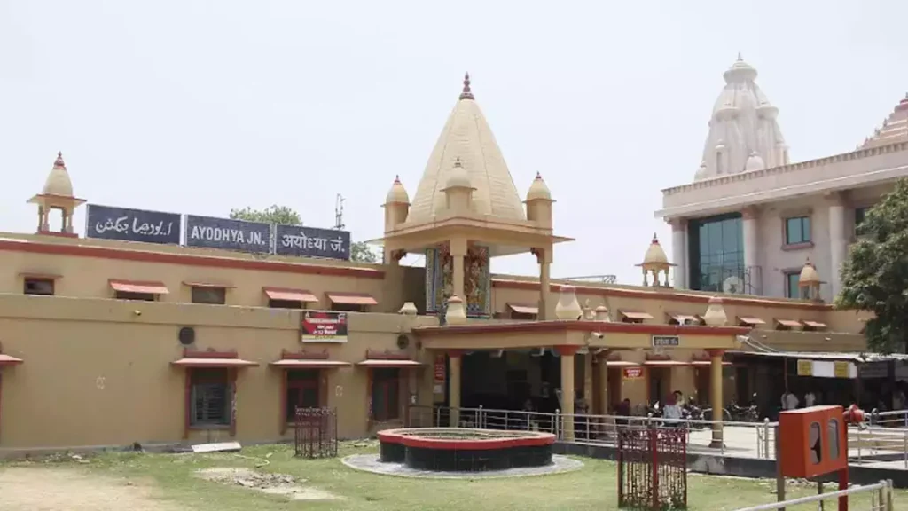 How to travel to Ayodhya city by train